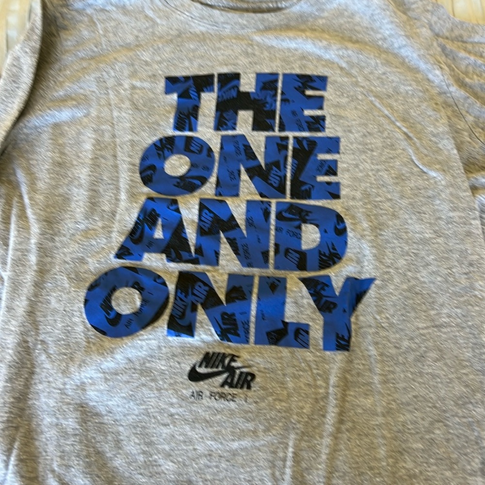 Nike youth, extra large, long sleeve gray T-shirt